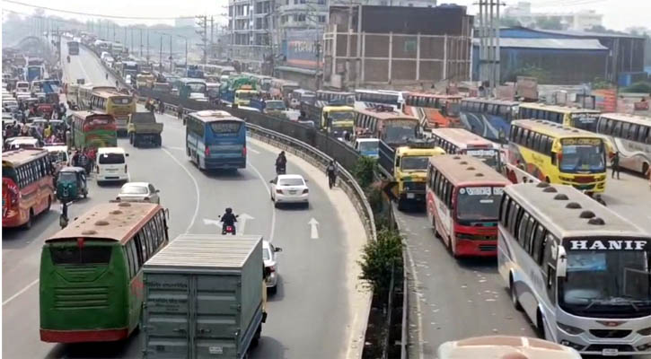 গাজীপুরে গাড়ির দীর্ঘ লাইন, চলছে ধীরগতিতে