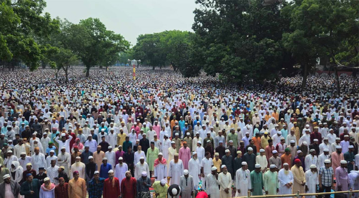 শোলাকিয়ায় দেশের সর্ববৃহৎ ঈদ জামাত অনুষ্ঠিত