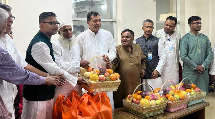 যুদ্ধাহত মুক্তিযোদ্ধাদের জন্য ফলমূল ও মিষ্টি পাঠালেন প্রধানমন্ত্রী