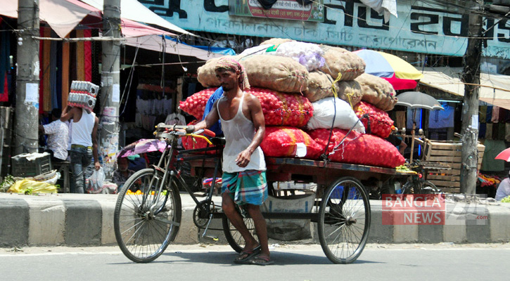 তীব্র গরমে বেশি ভোগান্তিতে শ্রমজীবীরা