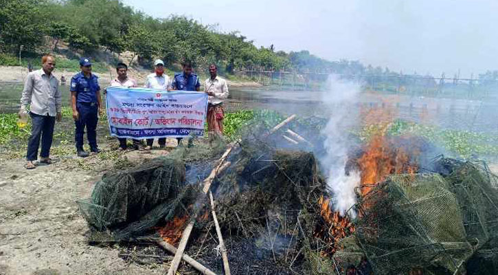 মেহেরপুরে ভৈরব নদ থেকে ৫০ অবৈধ জাল জব্দ, পুড়িয়ে বিনষ্ট