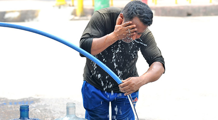 ‘হিট স্ট্রোকে’ এক সপ্তাহে ১০ জনের মৃত্যু: স্বাস্থ্য অধিদপ্তর