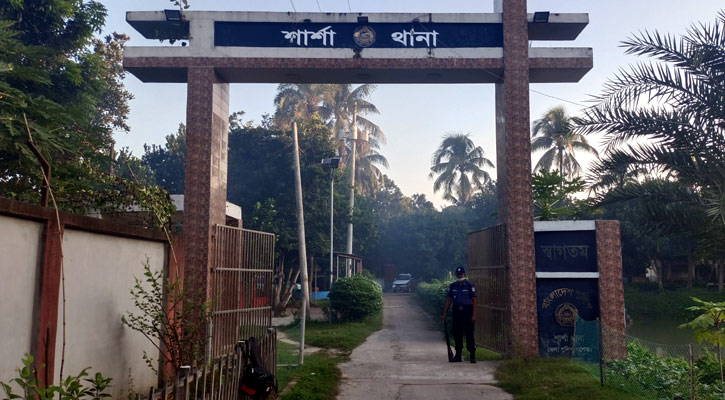 শার্শায় ট্রাক্টর চাপায় নারীর মৃত্যু, আহত ৩