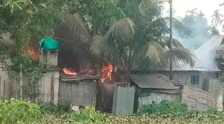 কিশোরগঞ্জে আগুনে তিনটি ঘরসহ ৫ দোকান পুড়ে ছাই 