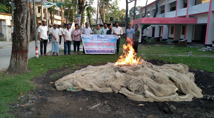 হিজলায় কারেন্ট জাল জব্দ, আটক ৪ 