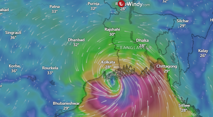 উপকূল অতিক্রম করছে রিমাল, ৫-৭ ঘণ্টায় উঠে আসবে স্থলভাগে 