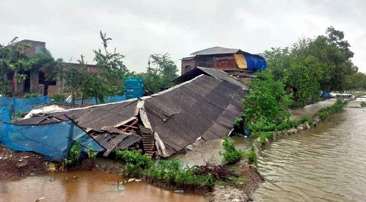 শ্যামনগর উপকূলে ৫৪১ ঘরবাড়ি বিধ্বস্ত, বিদ্যুৎহীন ২২ লাখ মানুষ