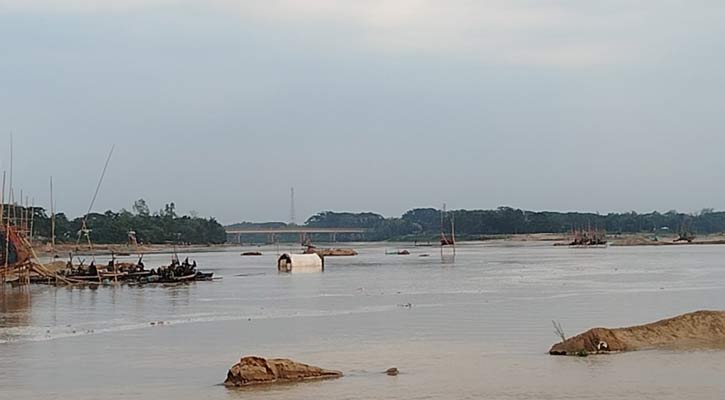 উজানের পাহাড়ি ঢলে বাড়ছে সোমেশ্বরী নদীর পানি 