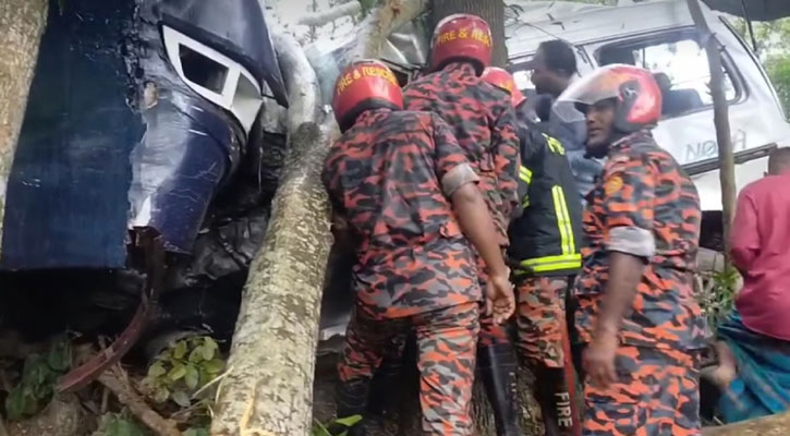 বাস ও বরযাত্রীবাহী মাইক্রোবাসের মুখোমুখি সংঘর্ষে নিহত ১