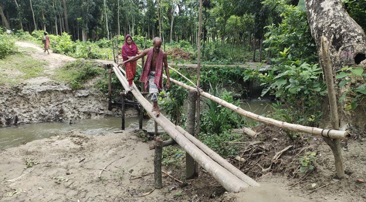 ইউপি সদস্যের বিরুদ্ধে ব্রিজের মালামাল বিক্রির অভিযোগ