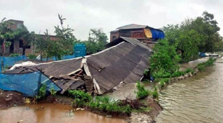 কয়রায় সরকারি ত্রাণ বিতরণে অনিয়ম