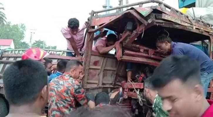 ফুলবাড়ীতে ট্রাক-নছিমন সংঘর্ষে নিহত ২