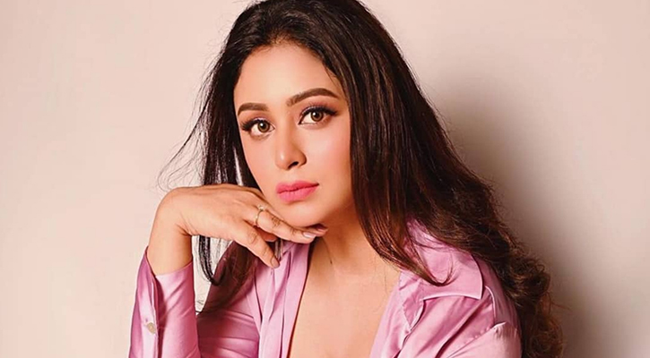 হাসপাতালে ঋতাভরী, করতে হলো অস্ত্রোপচার