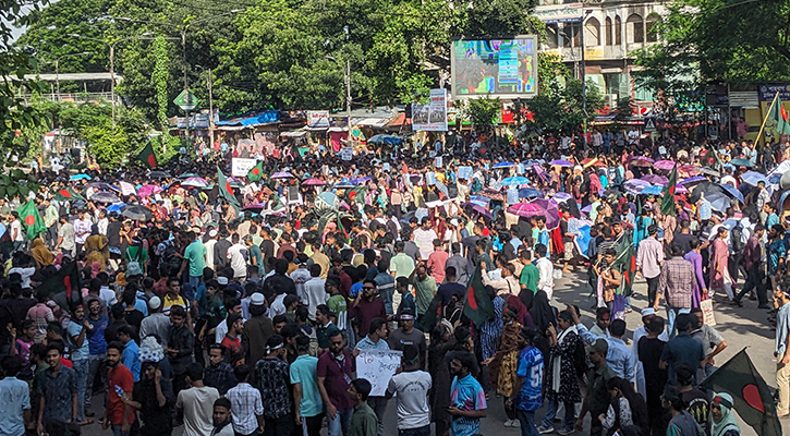 শাহবাগ অবরোধ ঢাবি শিক্ষার্থীদের