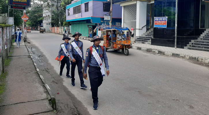 ১৫০ কিলোমিটার হেঁটে কুয়াকাটায় যাচ্ছেন তিন শিক্ষার্থী