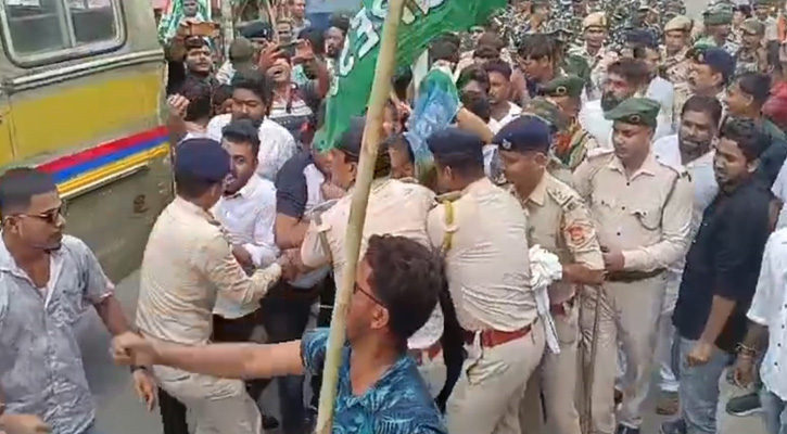 ত্রিপুরায় মুখ্যমন্ত্রীর বাসভবন ঘেরাও করে বিক্ষোভ যুব কংগ্রেসের