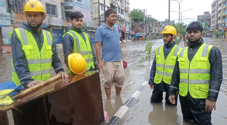 ভারী বৃষ্টির পানি সরাতে কাজ করছে ডিএনসিসির ৫ হাজার কর্মী 