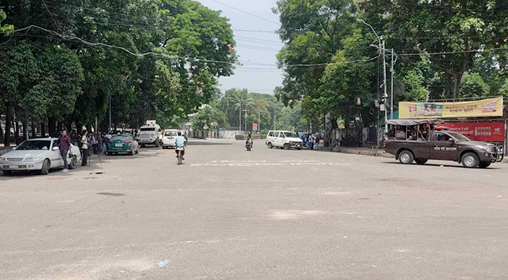 শাহবাগ-ঢাবিতে পুলিশের ব্যারিকেড, পরিবেশ থমথমে