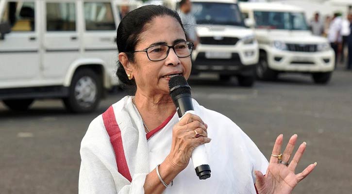 মাইক বন্ধ করে ‘অপমান’, নীতি আয়োগ বৈঠক বয়কট মমতার