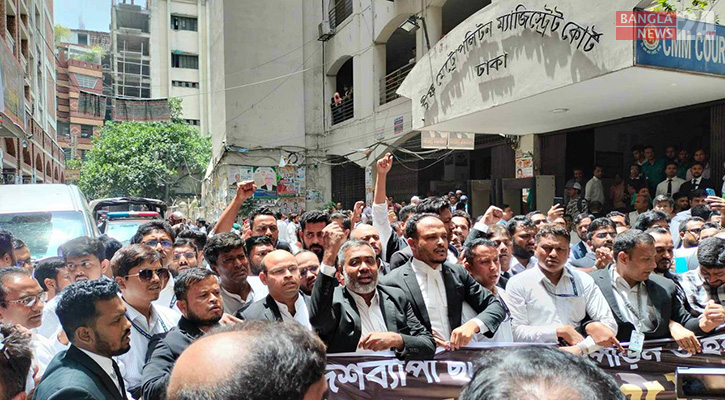 ‘মার্চ ফর জাস্টিস’ সমর্থনে ঢাকায় আইনজীবীদের বিক্ষোভ