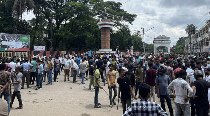 সিলেটে আন্দোলনকারীদের সঙ্গে পুলিশের ধাওয়া-পাল্টা ধাওয়া