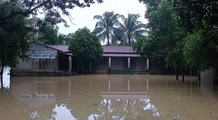 হবিগঞ্জে পানিবন্দি ২৫ হাজার মানুষ