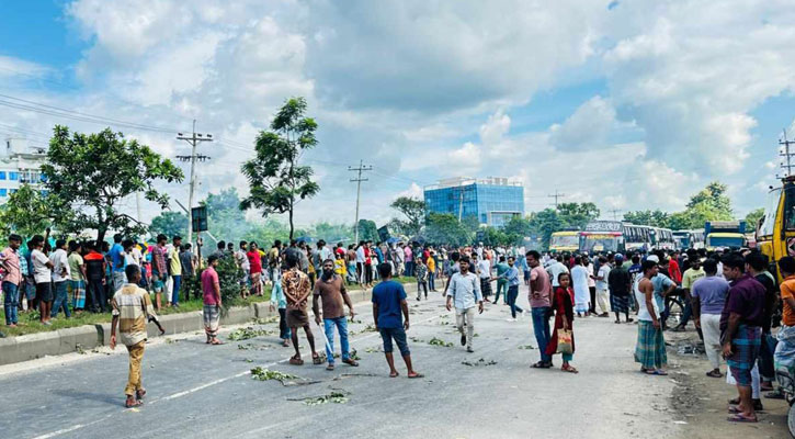 শ্রীপুরে ঢাকা-ময়মনসিংহ মহাসড়কে শ্রমিকদের অবরোধ