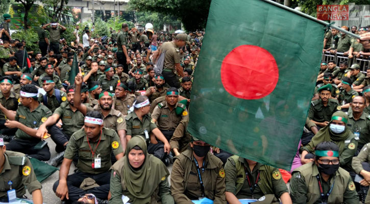 আনসারদের ‌‘রেস্ট প্রথা’ বাতিল হচ্ছে: স্বরাষ্ট্র উপদেষ্টা