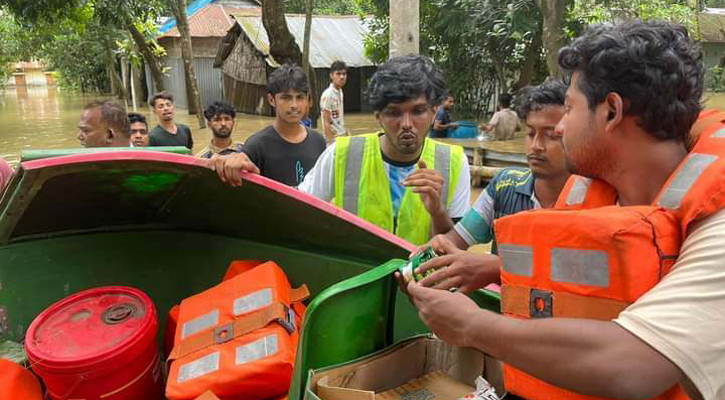 বন্যার্তদের পাশে চবির ‘উত্তরণ’