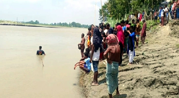 কালিহাতীতে বাল্কহেডের ধাক্কায় নৌকা ডুবে দুই যাত্রী নিখোঁজ