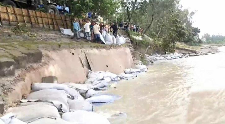 সিরাজগঞ্জে যমুনার তীর রক্ষা বাঁধের ৭০ মিটার এলাকায় ধস