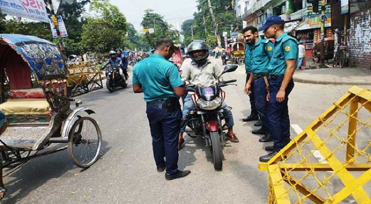 রাজধানীতে ট্রাফিক আইন লঙ্ঘনে ১০১৭ মামলা, জরিমানা ৪১ লাখ