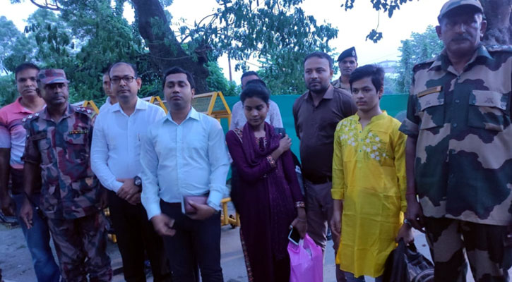 কারাভোগ শেষে আখাউড়া সীমান্ত দিয়ে দেশে ফিরলেন তরুণ-তরুণী