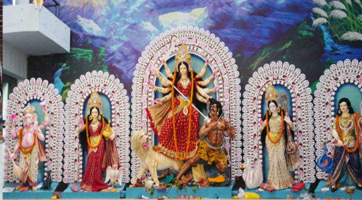 দুর্গাপূজা ঢাকার বাইরে কমলেও বেড়েছে রাজধানীতে