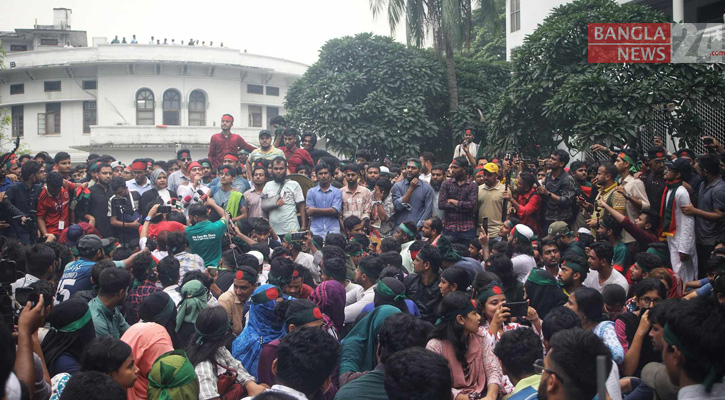 আদালত প্রাঙ্গণে হাসনাত-সারজিসরা, পুলিশ-সেনার অবস্থান