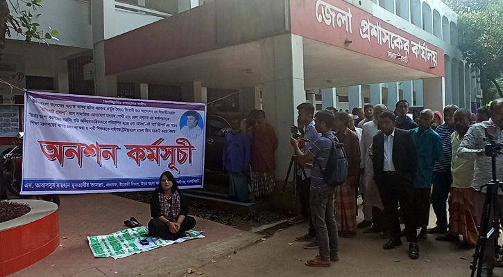 ছাত্রদের ‘প্রতিবন্ধী প্রজন্ম’ বলা অধ্যক্ষের গ্রেপ্তার দাবিতে প্রভাষকের অনশন 