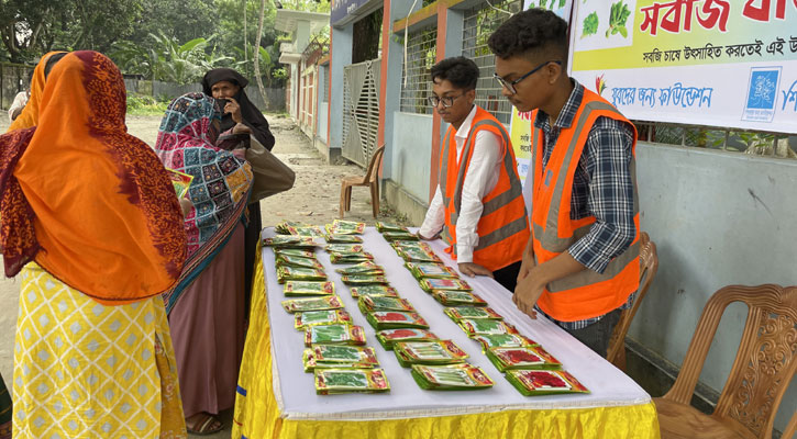 মাত্র ১০ টাকায় তিন রকমের সবজি বীজ বিক্রি 