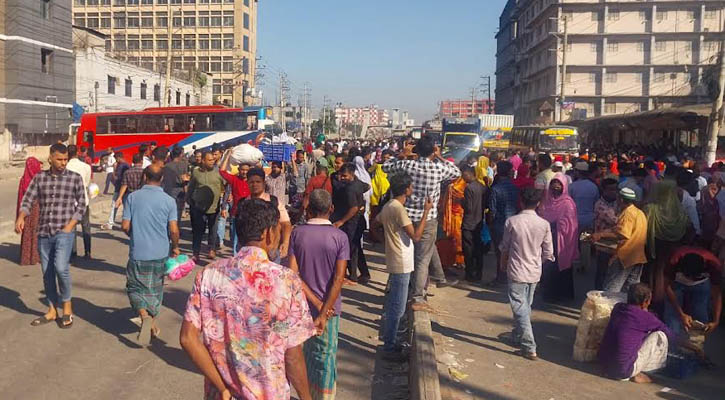 শ্রমিকদের ৫৩ ঘণ্টার অবরোধে অচল গাজীপুর