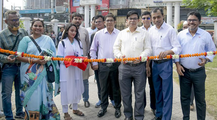 নগরীর জলাবদ্ধতার বাস্তবতা নিয়ে খুলনায় আলোকচিত্র প্রদর্শনীর উদ্বোধন