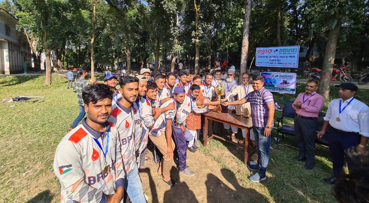 দিনাজপুরে ‘স্বেচ্ছাসেবী সংগঠন ক্রিকেট টুর্নামেন্ট’ সিজন-১ এর ফাইনাল অনুষ্ঠিত