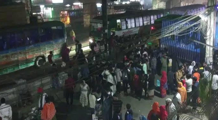 গাজীপুরে ট্রাক-কাভার্ড ভ্যানের চাপায় অটোরিকশার ৩ যাত্রী নিহত