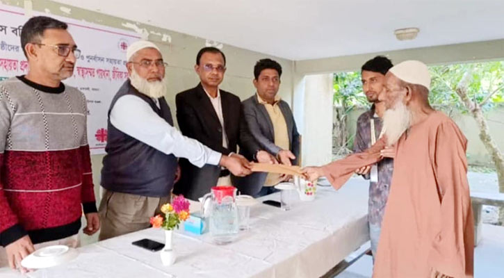 তালতলীতে ক্ষতিগ্রস্ত ৫১২ পরিবারকে সহায়তা