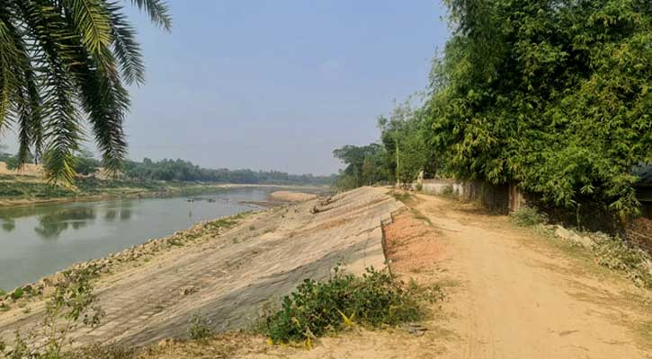 কুলাউড়ায় মনু নদে প্রতিরক্ষা বাঁধ নিয়ে গুজব 