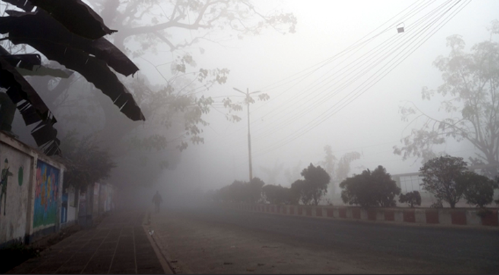 কনকনে ঠান্ডা আর ঘন কুয়াশায় ঢাকা নীলফামারী