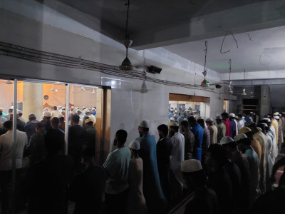 প্রথম তারাবির নামাজে খুলনার মসজিদে মসজিদে মুসল্লিদের ঢল