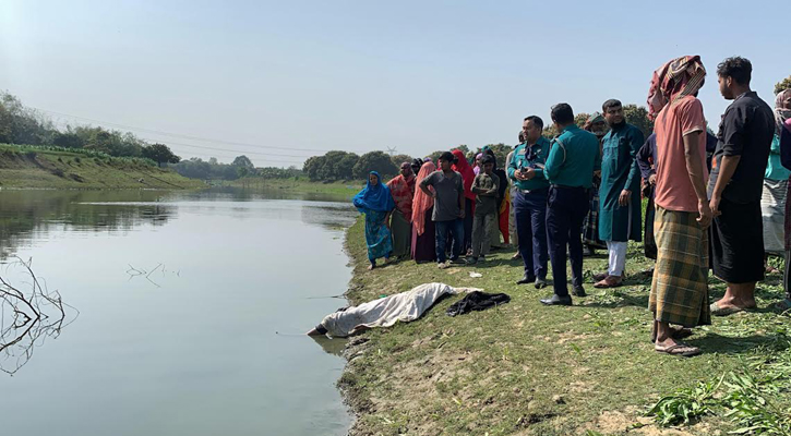 বারনই নদীর পাড়ে পড়েছিল ভ্যানচালকের মরদেহ