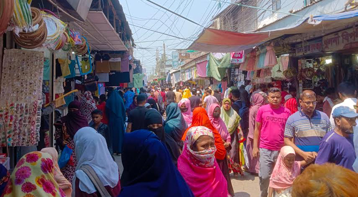 খুলনায় জমজমাট ঈদের কেনাকাটা, পছন্দের শীর্ষে পাকিস্তানি পোশাক