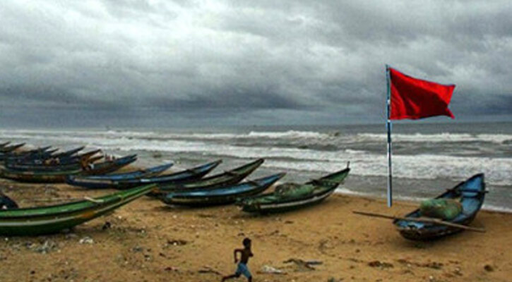 নয় অঞ্চলের নদীবন্দরে সতর্ক সংকেত