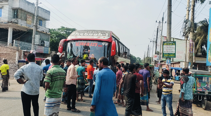 ভোলায় অনির্দিষ্টকালের বাস ধর্মঘট চলছে
