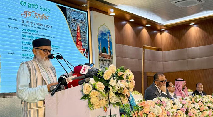 হজ ফ্লাইট উদ্বোধন করলেন ধর্ম উপদেষ্টা 
